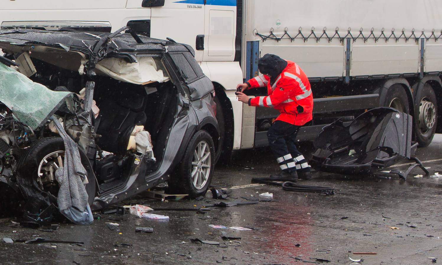 Un hombre y su hijo de corta edad mueren en accidente de tráfico en